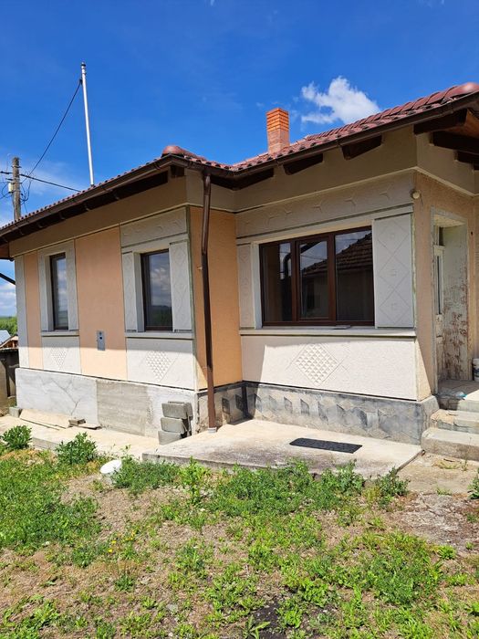 Casa de vanzare in sat Dobra