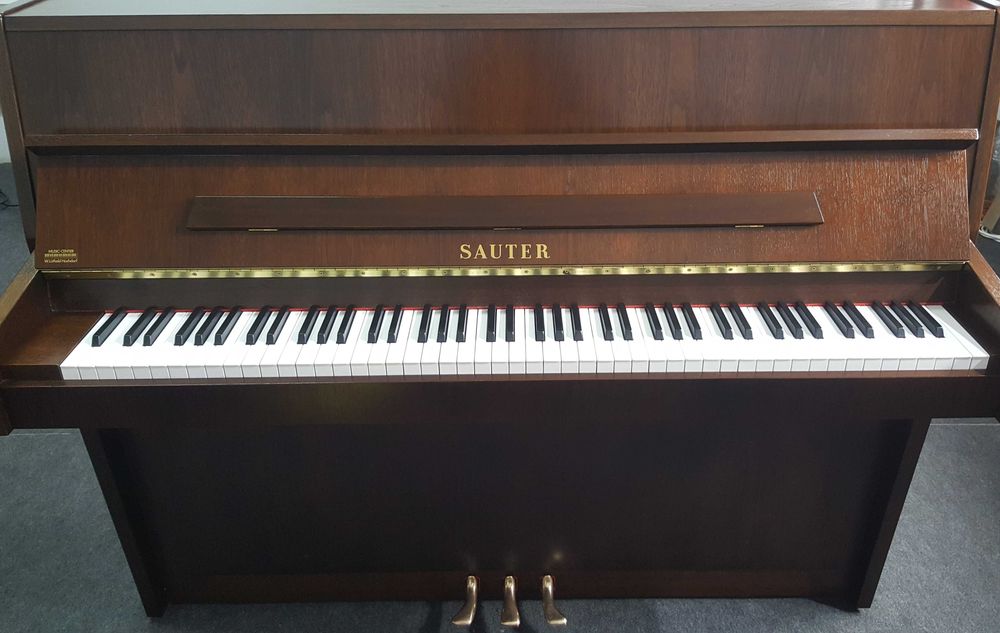 Vand piane şi pianine noi şi second TOP CLASS!