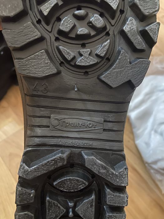 Продам новые берцы