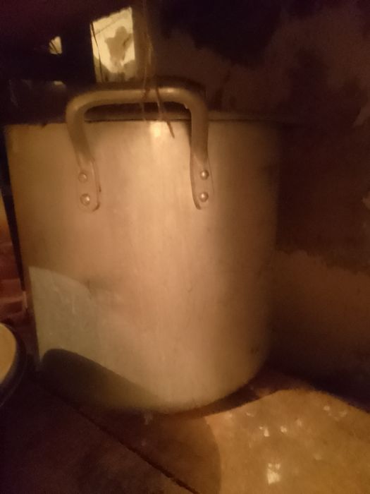 Кастрюли разные продам