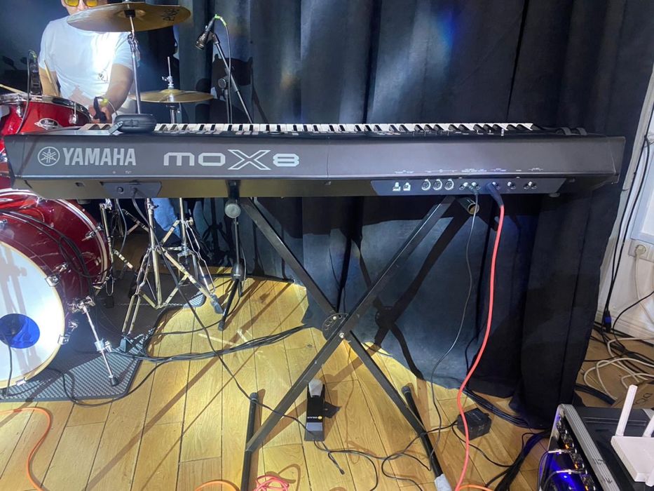 Клавиш ямаха мох8