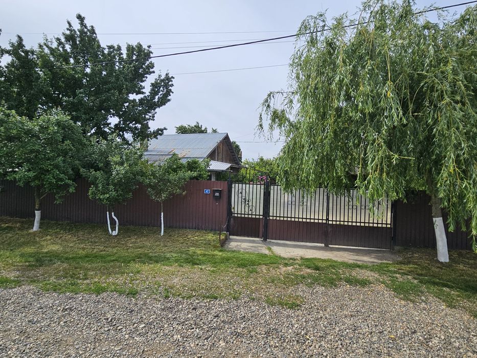 Proprietar, vând casă la țară.