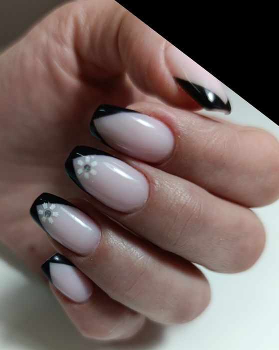 С 8.00 до 20.00  муж. Жен. педикю  маникюр р. санатория