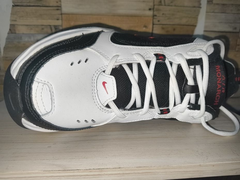 Продавам маратонки Nike Air Monarch