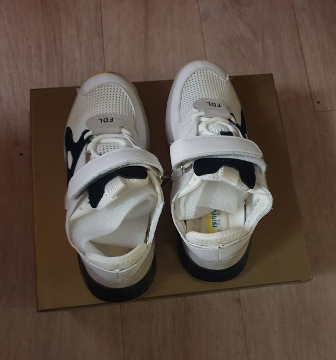 Кроссовки для девачки.