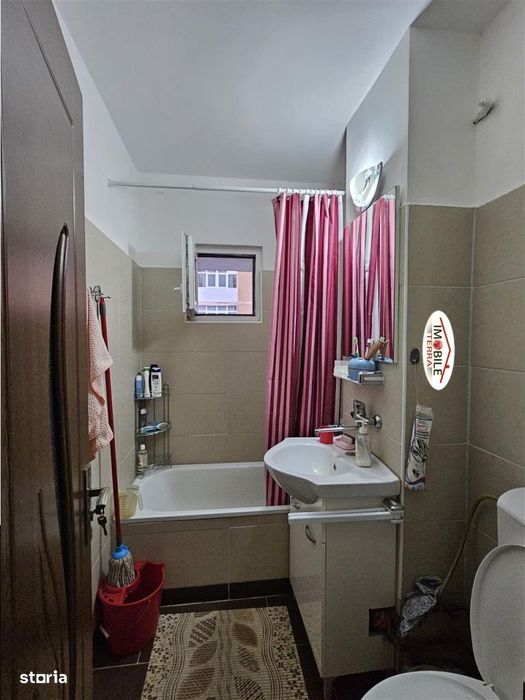 Apartament 3 camere decomandat cu pivnita de vanzare in Vasile Aaron
