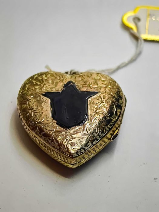 Продавам Златна висулка