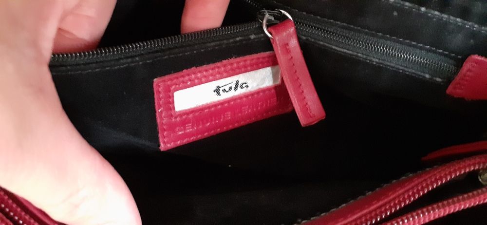 Червена кожена чанта