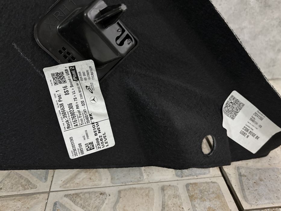 Mercedes Benz GLS Обшивка багажника (боковая панель багажного отсека)