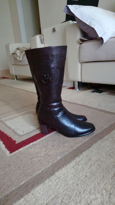 Обувь размер 38 по тысячу тенге.