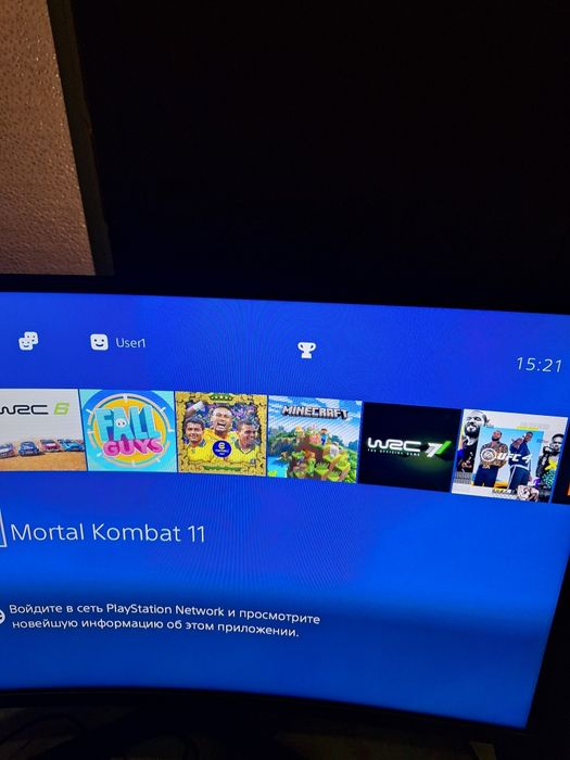 Продаю плейстейшин 4 слим с одним оригинальным  жостиком.