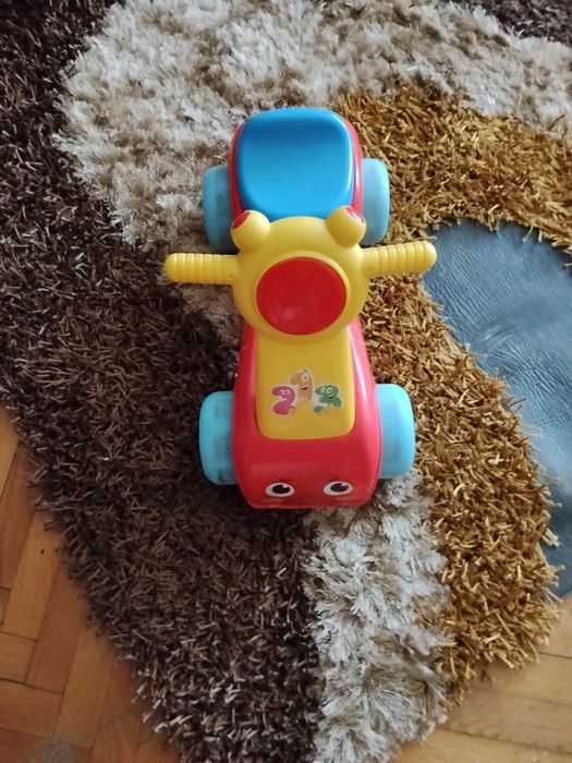 Vând scuter de echilibru ,taxi muzical,18 luni+
