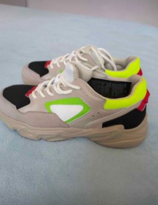 Продам кроссовки Корея