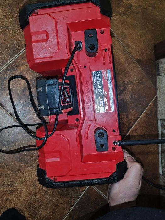 Vând boxă Milwaukee