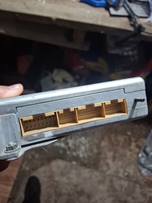 Продам блок управления Audi 100 C4