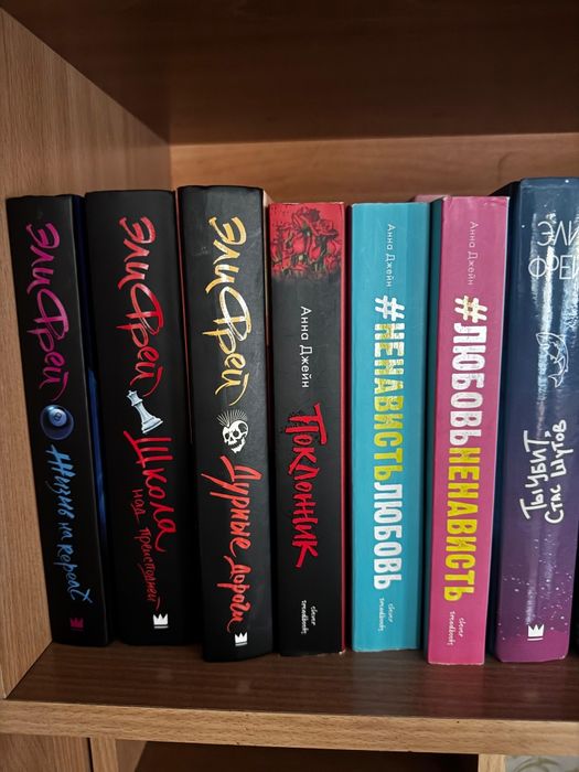 Продам книги разные смотрите фото