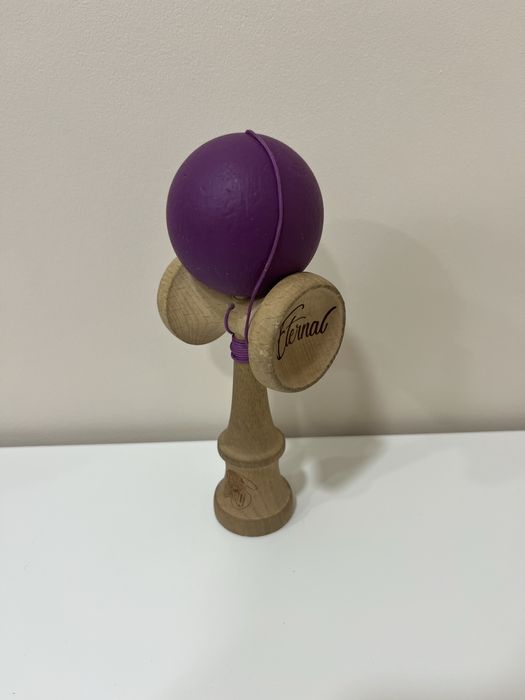 Лилава кендама на Kendama Bulgaria