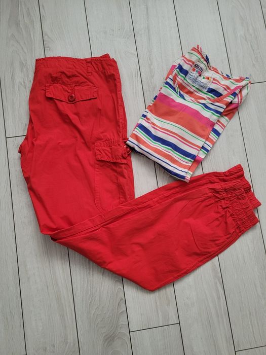 Pantaloni rosi +o bluza