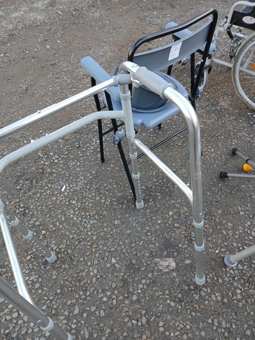 Инвалидна количка. Тоалетен стол  чисто нови