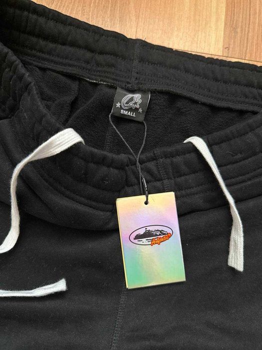 Pantaloni Corteiz cu eticheta (nu Nike, Gucci, Adidas, Balenciaga)