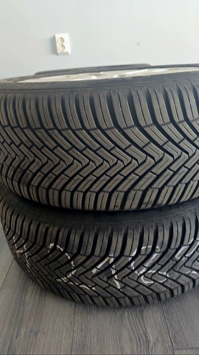 235 50 18 R XL Continental.