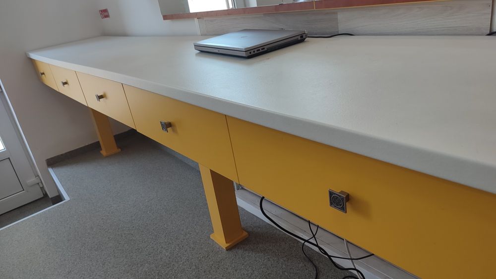 Masa pt salon frizerie -4m