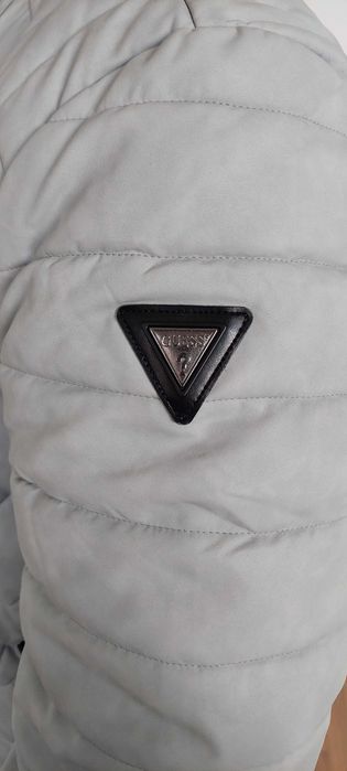 Стилно яке GUESS
