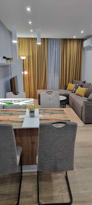 Дава се под наем Тристаен апартамент в Пловдив, Съдийски - 110 кв.м за 867 € - Снимка #1