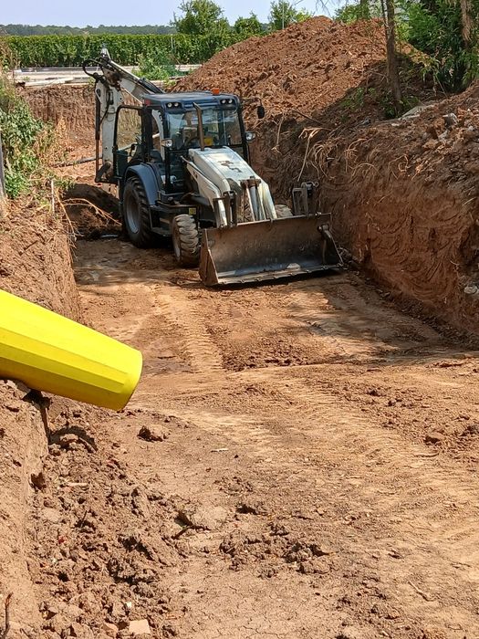 Închiriez buldoexcavator