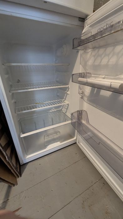 Frigider cu 2 uși Arctic AND266+ (Clasa A+) – Perfect Funcțional!