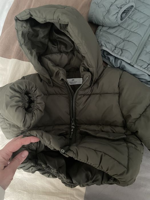 Geacă H&M de toamnă/primăvară pentru băieți, mărimea 1,5–2 ani (înălțime 92 cm).