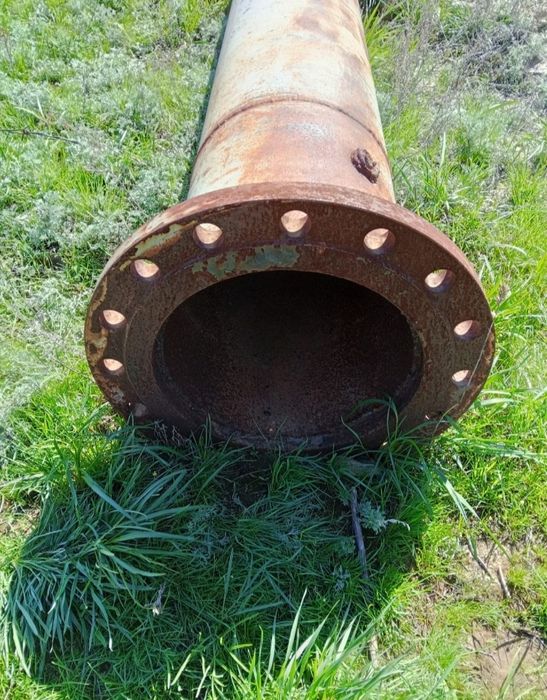 Продам железную трубу под заезд с трассы