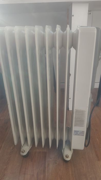 Продам   масляной   обогреватель   за  15000   надёжный   мощный