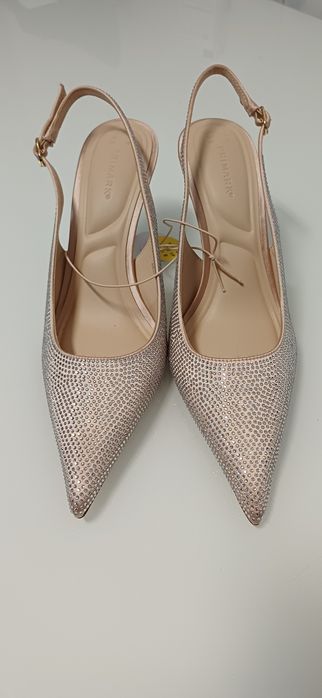 Pantofi cu strasuri noi