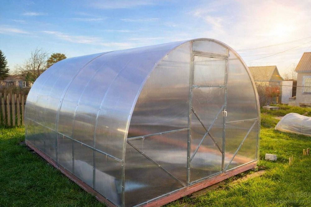 Теплица дачная   .