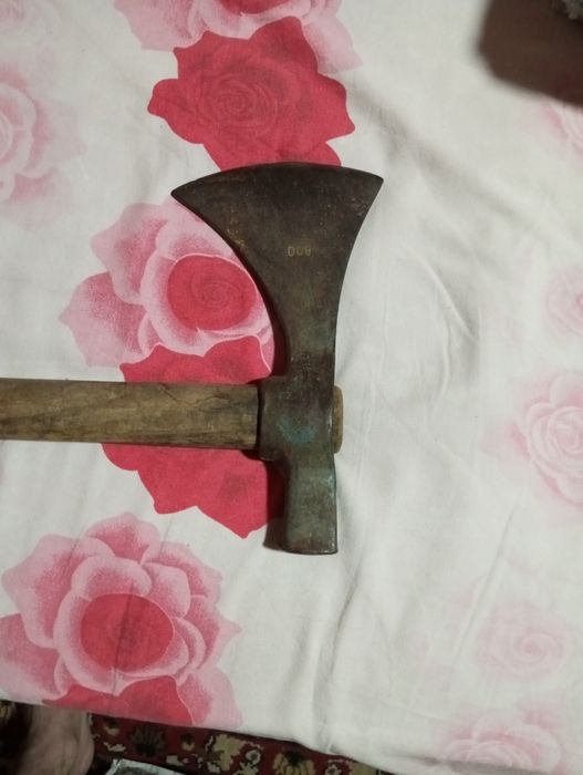 Стари сечива брадви секири