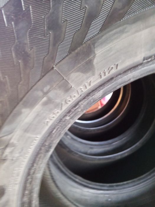 Продам зимные шины 265 65 R17