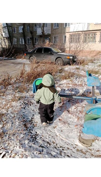 Продам зимний комбинезон 98