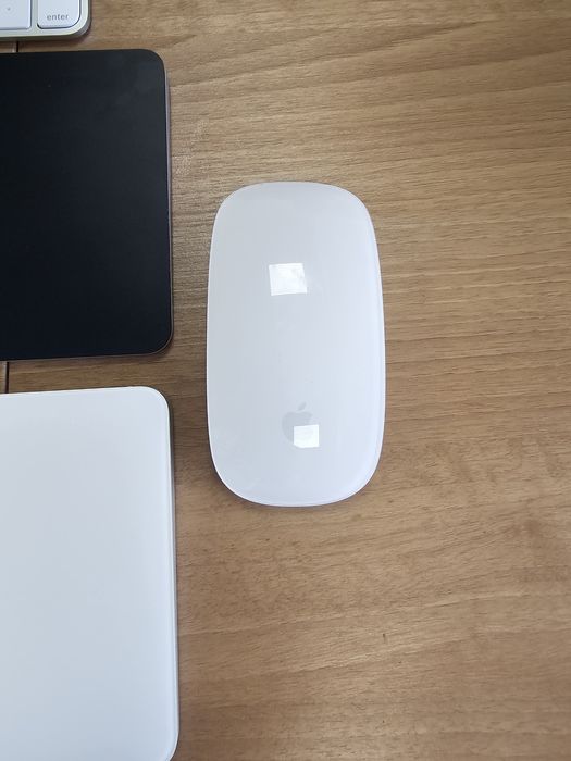 Apple Magic Keyboard, Magic Trackpad, Magic Mouse (Lighting) B/W