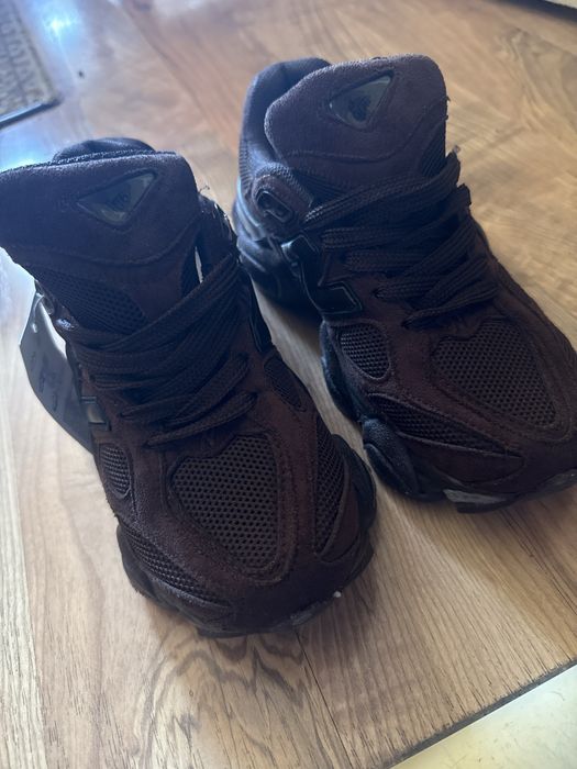 Продавам чисто нови New Balance 9060