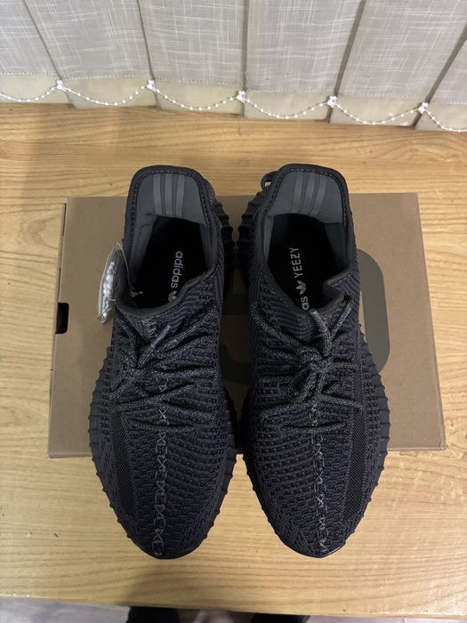 Yeezy 350 black