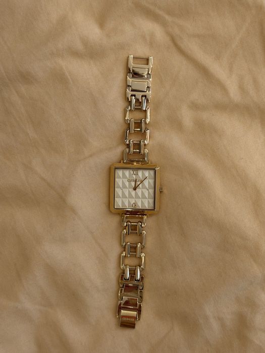 Златист часовник COEUR DE LION