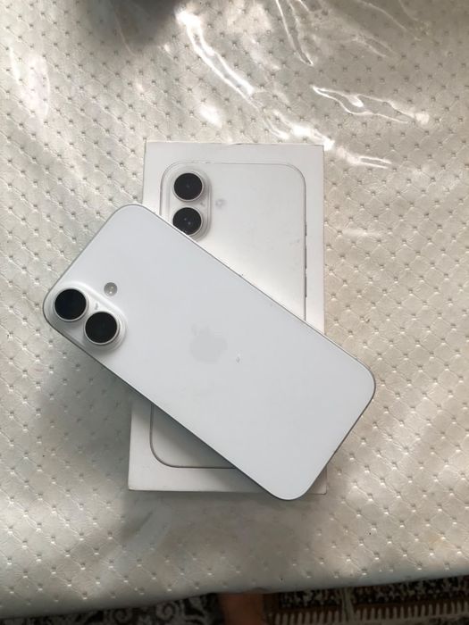 Продам IPhone 16