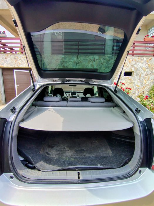 Toyota Prius 2 hybrid, fără ridesharing in istoric