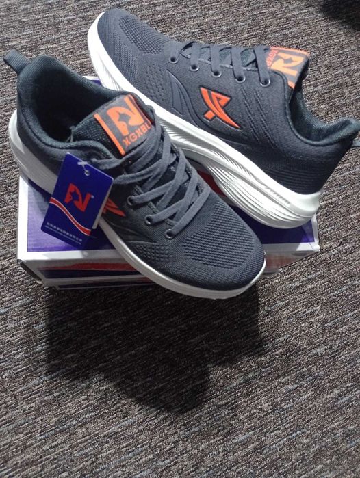 Pantofi sport supper ușori