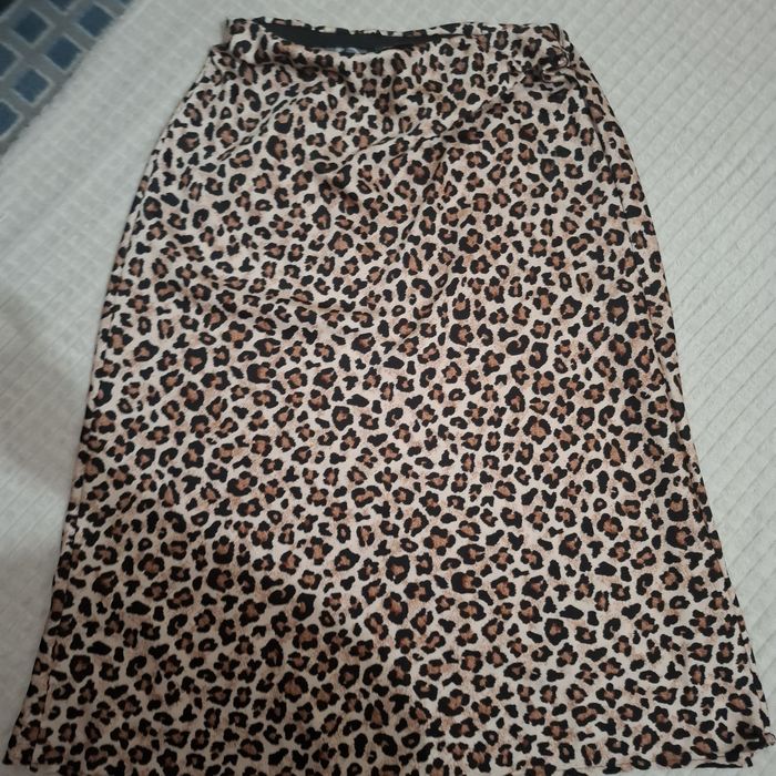 Fusta satin leoardata