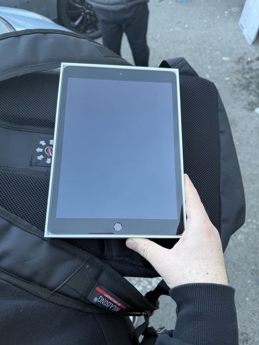 Продаю Ipad 8 gen 32GB