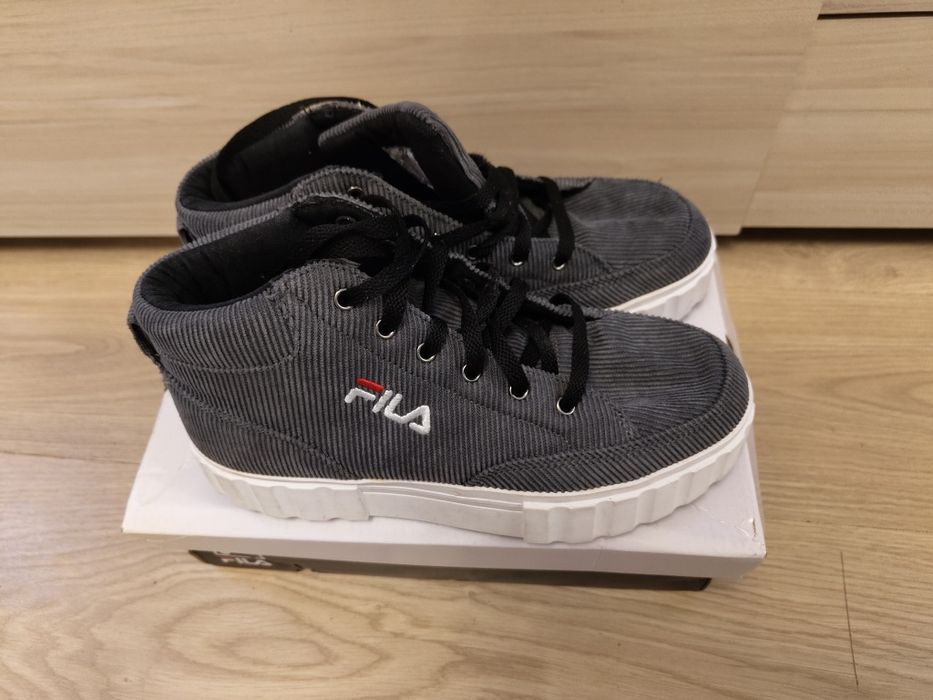 Сникърси FILA Sandblast R Md Wmn 1011378.25Y Сив
Цвят: Сив