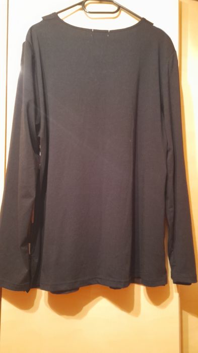 Vand bluza neagra cu maro
