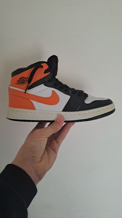 Vand 2 perechi de adidasi jordan 1 si Nike Air Max Speed Turf